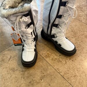 Sporto White and Black Winter Boots